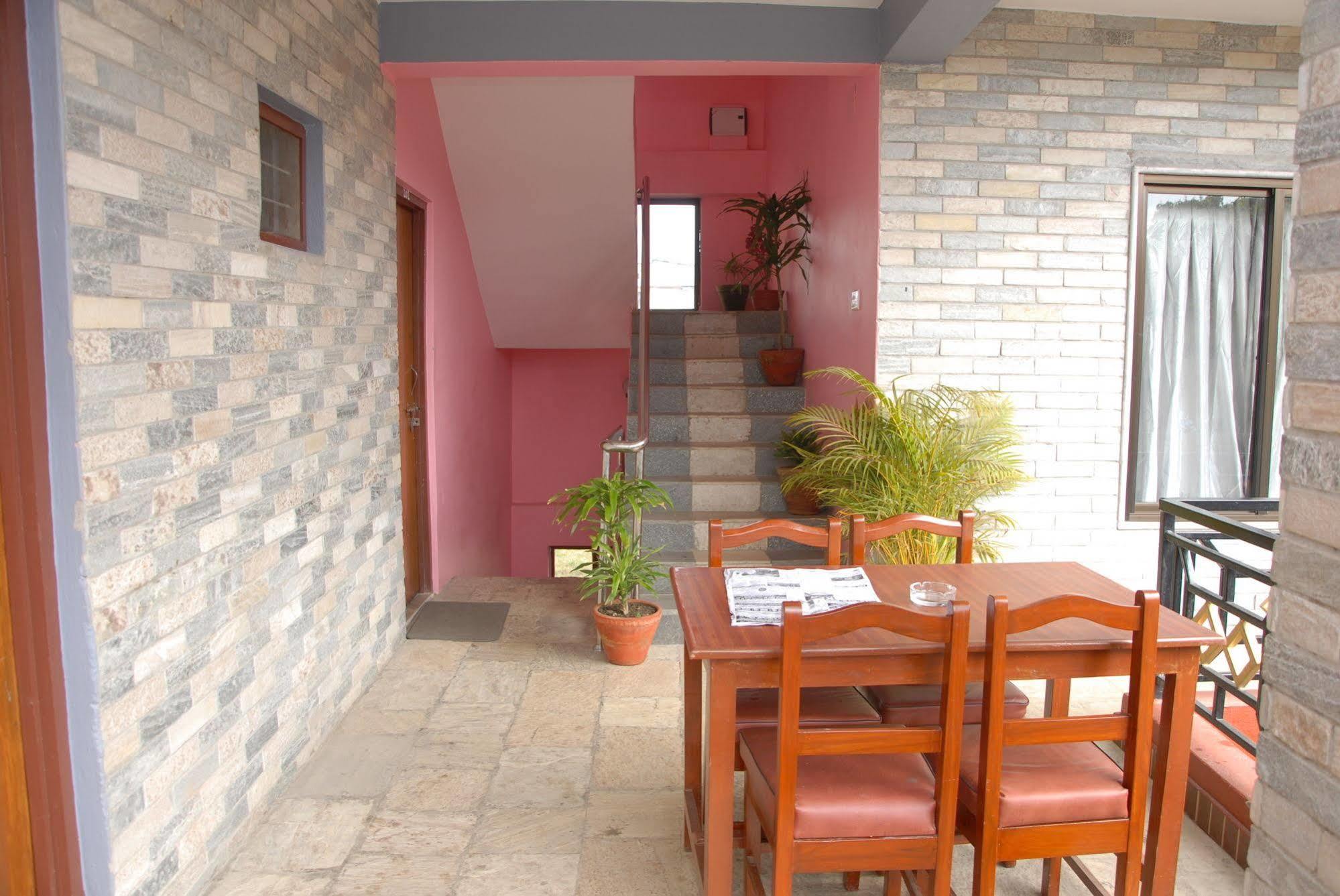 Hotel Glory Garden Pokhara Exteriör bild
