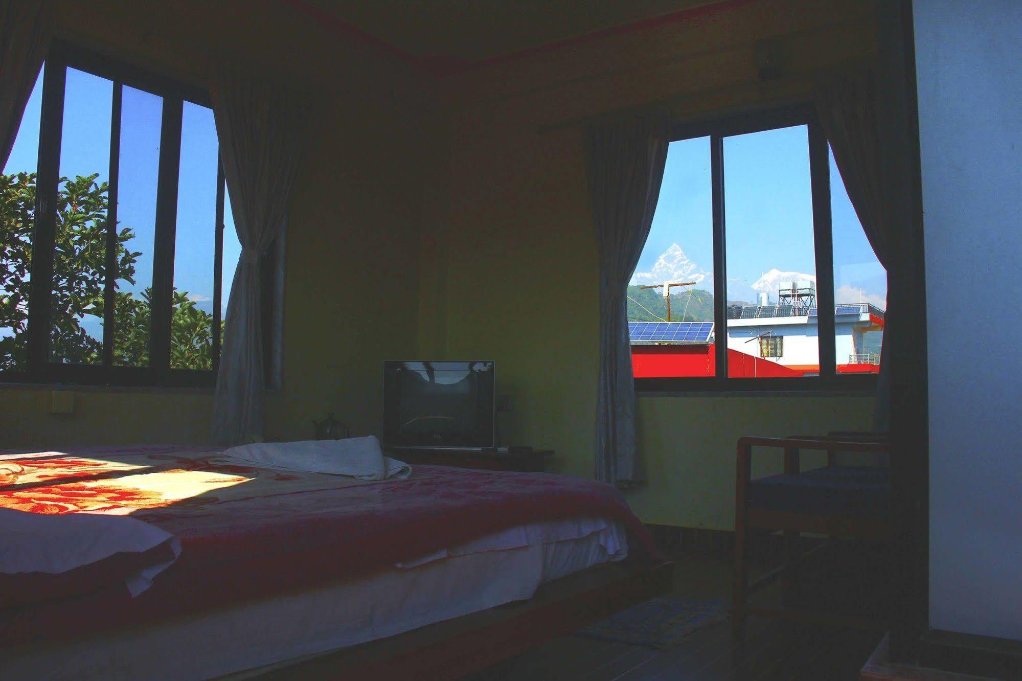 Hotel Glory Garden Pokhara Exteriör bild