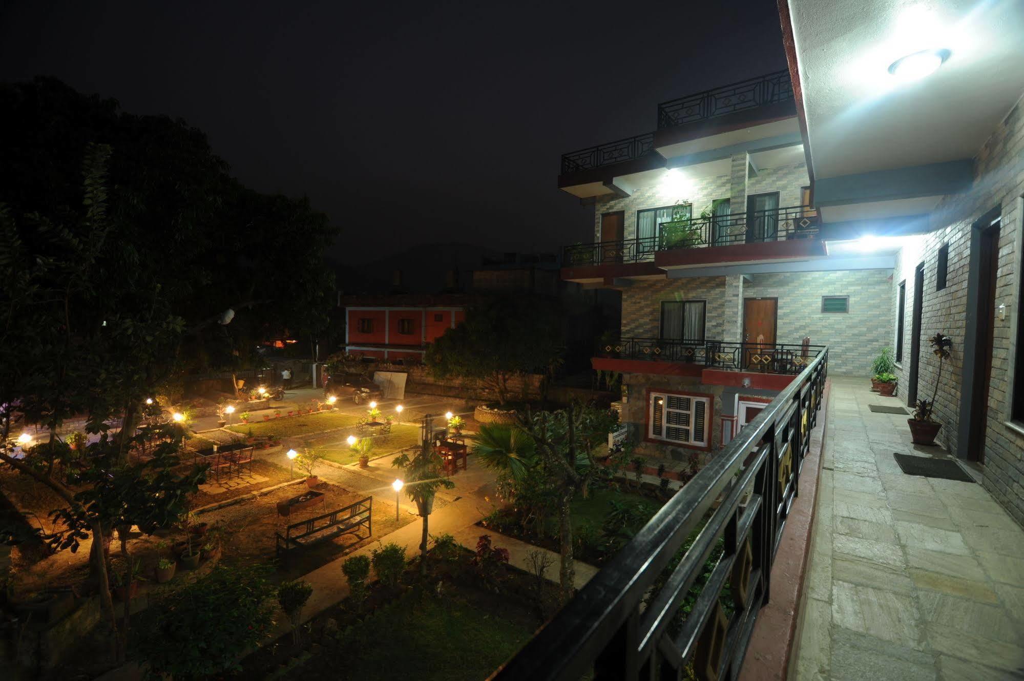 Hotel Glory Garden Pokhara Exteriör bild