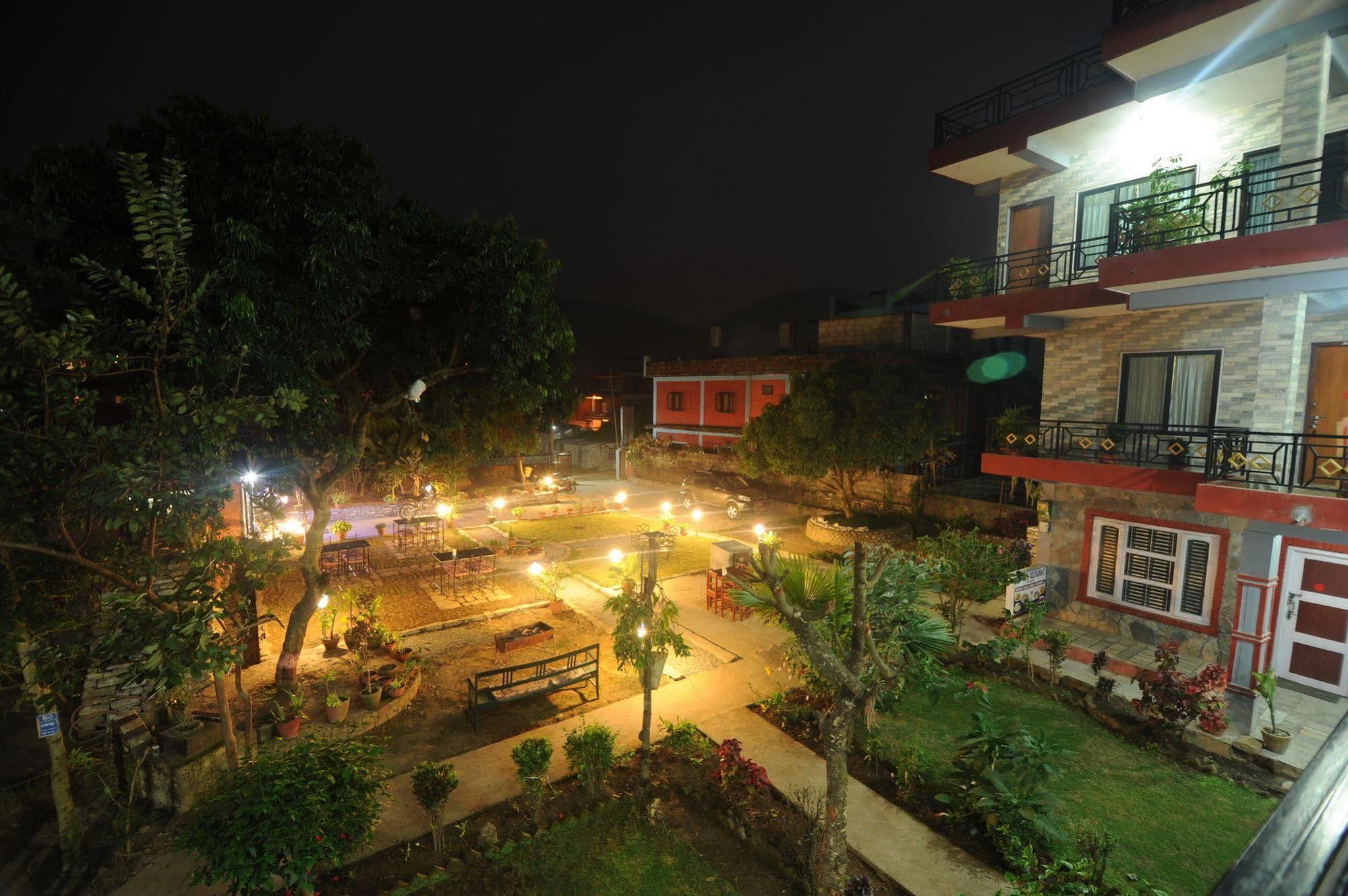 Hotel Glory Garden Pokhara Exteriör bild